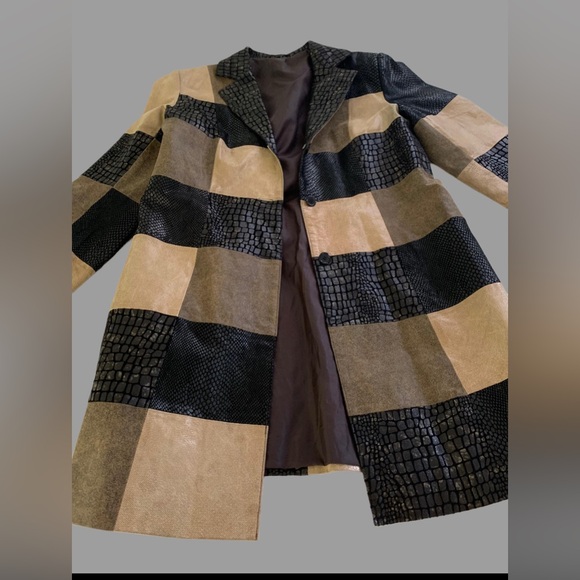 Newport News Vintage 90’s Leather patchwork tan & black trench coat Size Medium - Picture 5 of 5